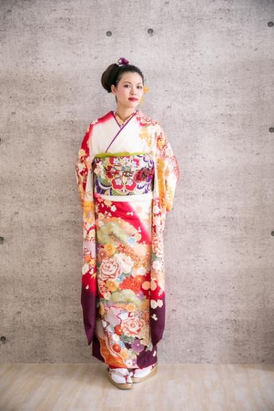 片足を一歩引くポーズ