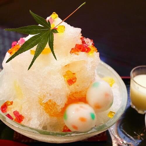 甘味処ぎおん楽楽　あめちゃんみたいなかき氷